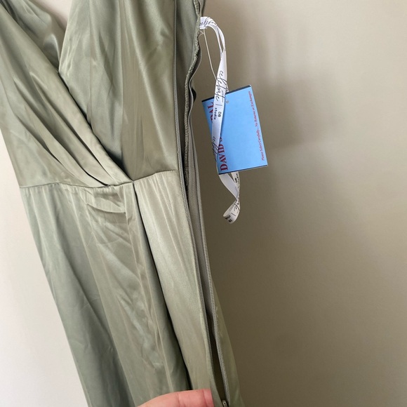 David's Bridal Green Ruched Maxi Gown - Picture 9 of 10